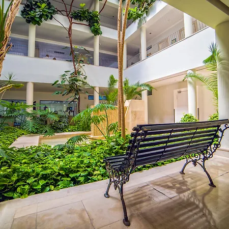 Petra Aparthotel 4*